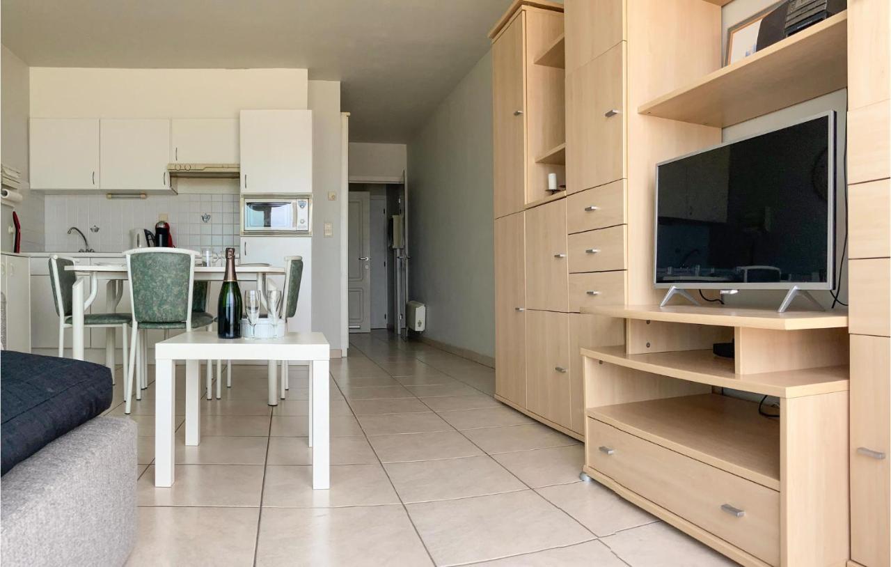 Awesome apartment in Oostende with Outdoor swimming pool, WiFi&1 Bedrooms Buitenkant foto