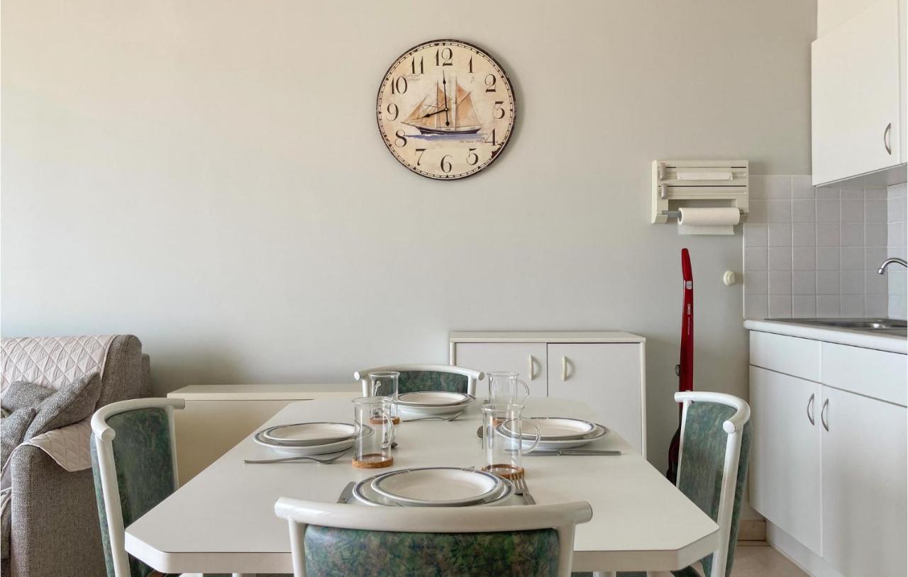 Awesome apartment in Oostende with Outdoor swimming pool, WiFi&1 Bedrooms Buitenkant foto