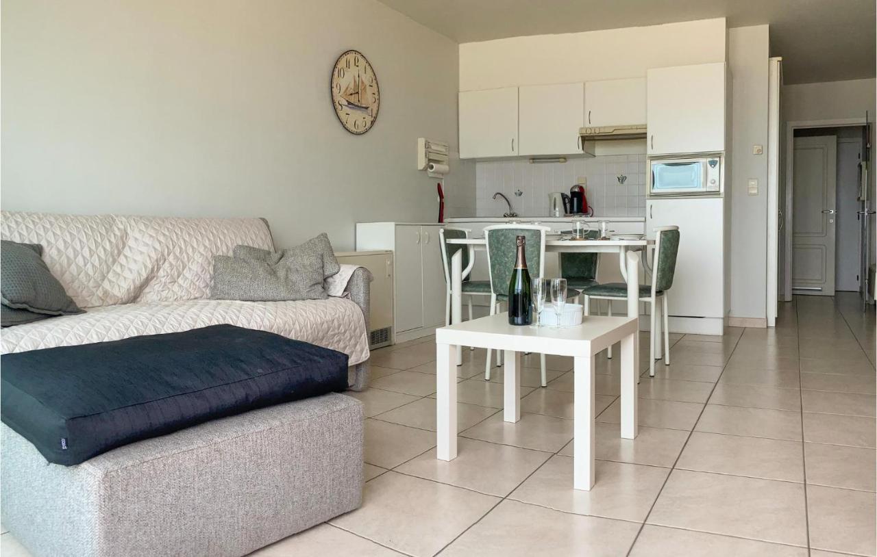 Awesome apartment in Oostende with Outdoor swimming pool, WiFi&1 Bedrooms Buitenkant foto