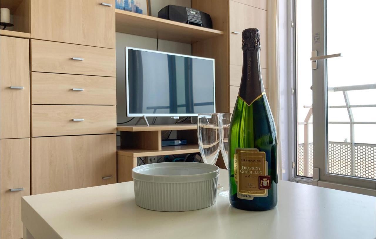 Awesome apartment in Oostende with Outdoor swimming pool, WiFi&1 Bedrooms Buitenkant foto